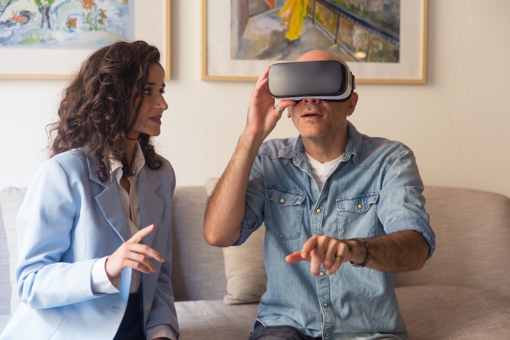 Virtual reality, therapy and augmented reality